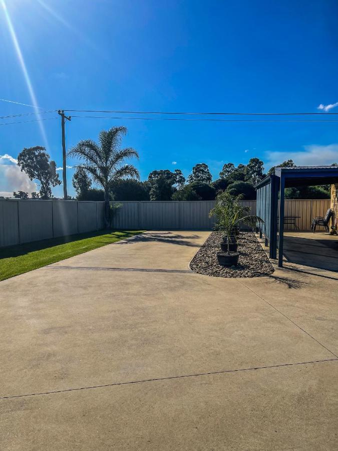 Dbj Holiday Units Mulwala Exterior foto